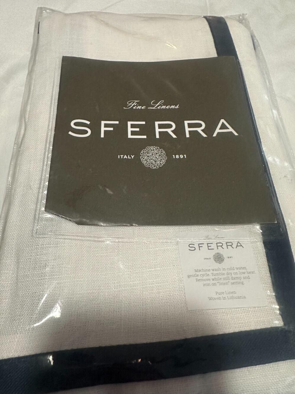 Sferra Barlow Linen Dinner Napkins Set of 4 White Navy Border 20x20 NWT